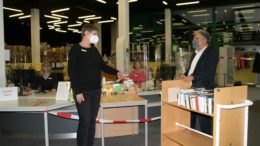 Bürgermeister besucht die Stadtbibliothek