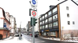 Verkehrsschilder für die Fahrradstraße