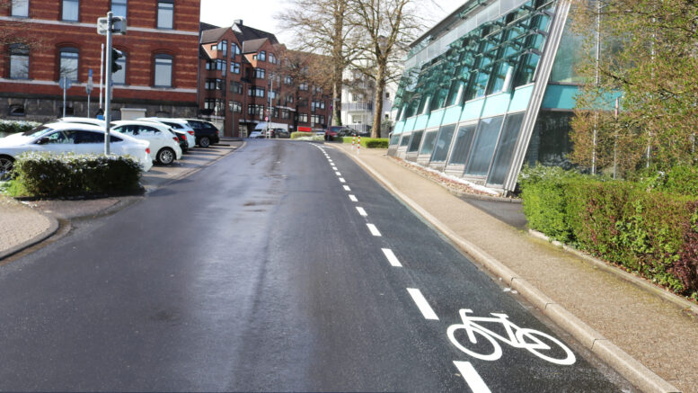 Fahrradstreifen am Rathaus Mettmann