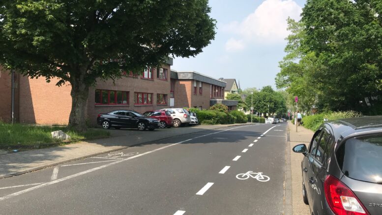 Fahrradstreifen auf der Laubacher Straße