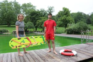 Sandra Pietschmann und Armin Co (DLRG) im Naturfreibad