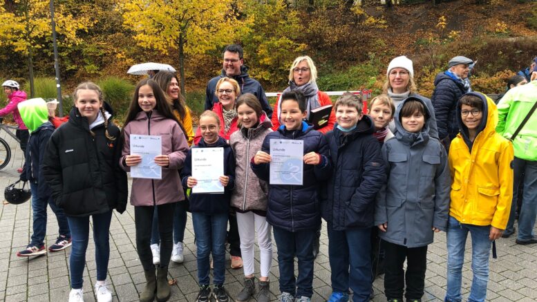 Bürgermeisterin ehrt Schulkinder fürs Stadtradeln