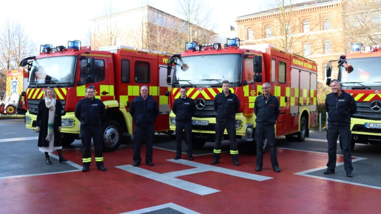 Zwei neue Feuerwehrfahrzuege werden übergeben