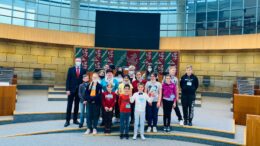 Kinder besuchen den Landtag in Düsseldorf