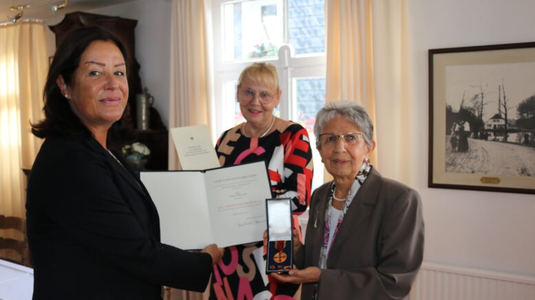 Verdienstmedaille für Erika Gerland