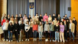 Schüler aus Laval im Rathaus