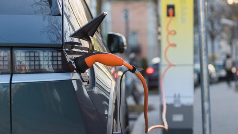 E-Auto wird geladen