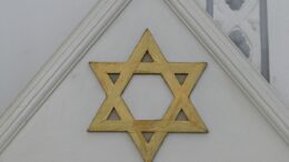 Ein Judenstern auf einer Synagoge