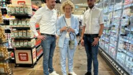 Bürgermeisterin in neuen REWE-Supermarkt