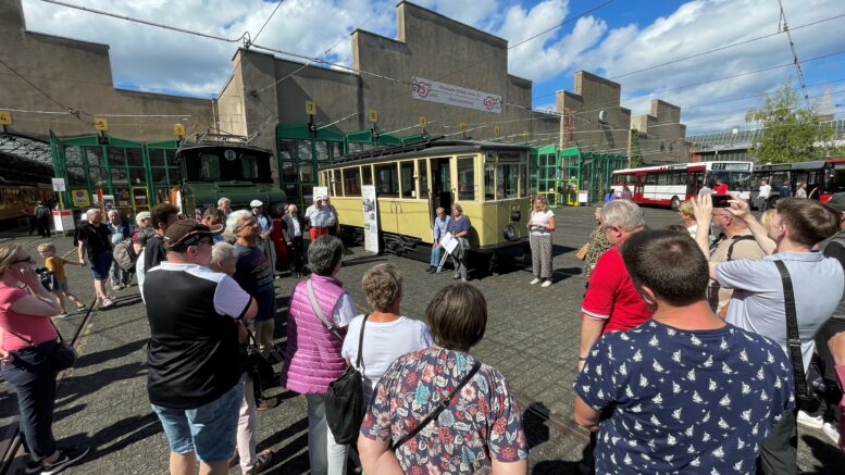 Besuch aus Mettmann bei der alten Mettmanner Straßenbahn