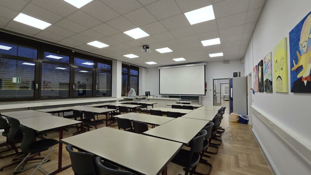 Frisch renoviertes Klassenzimmer im KHG