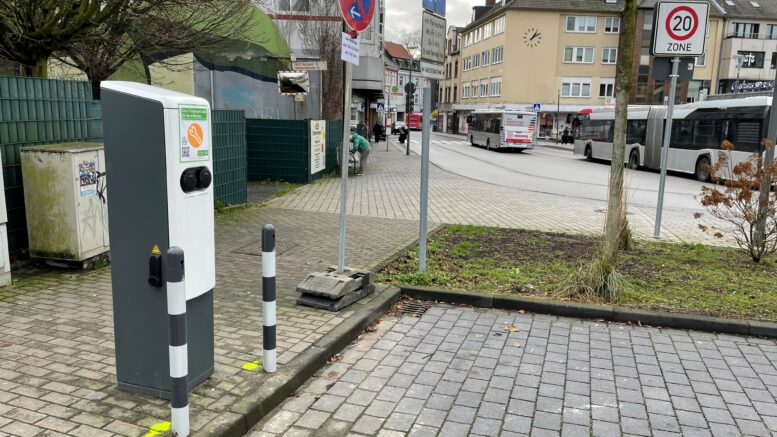 neue E-Ladesäule an der unteren Johannes-Flintropstraße