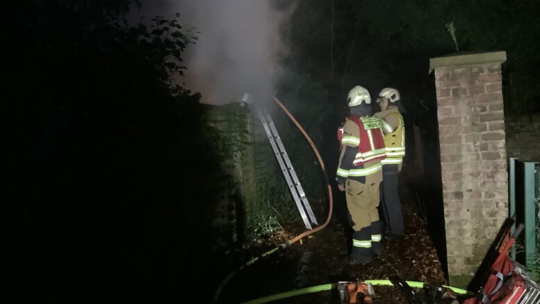Feuerwehr bei Löscharbeiten