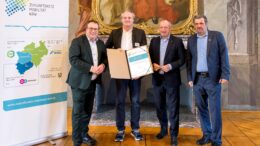 Mettmann bekommt Mitgliedsurkunde Zukunftsnetz Mobilität NRW