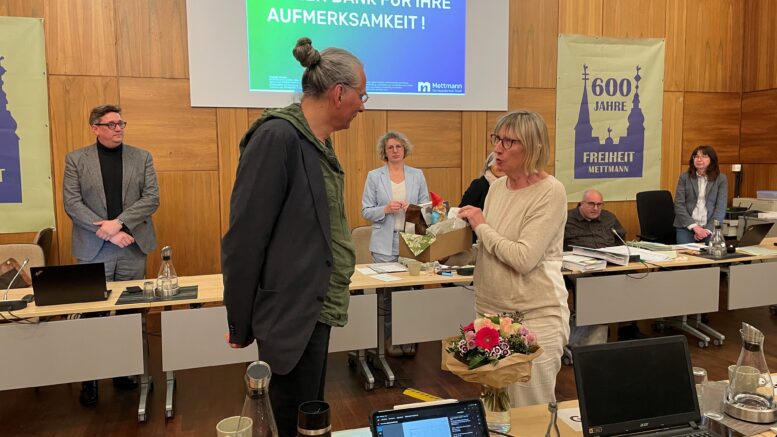 UIlla Schnelting dankt Nils Lessing