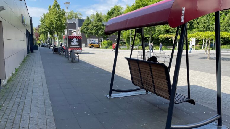 Hoolywoodschaukel auf dem Königshofplatz