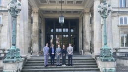 Stadtarchiv und Personalleitung vor der Villa Hügel