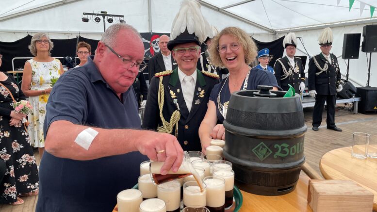 Fassanstich zum Schützenfest 2025