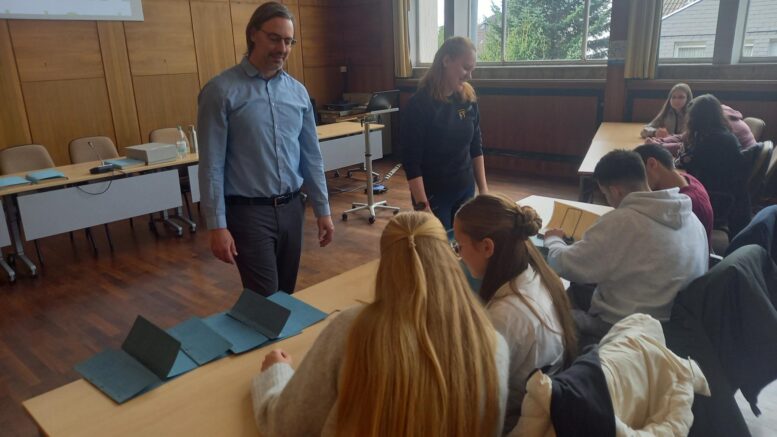 KHG-Schüler besuchen Workshop des Stadtarchivs (Nov 2025)