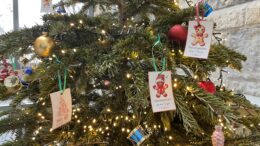 Weihnachtswunschbaum im Rathaus