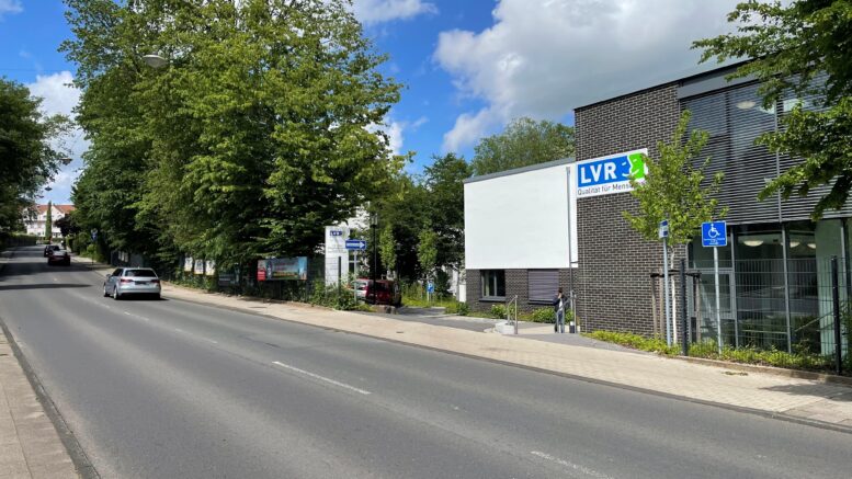 Straße Am Kolben mit der LVR-Tagesklinik