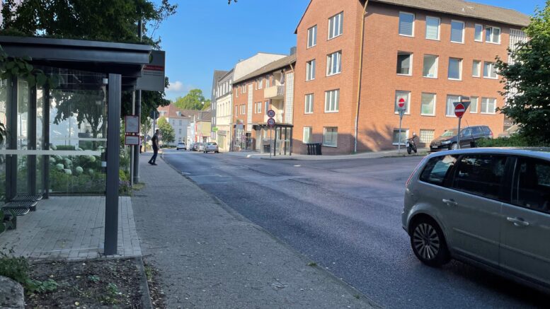Bushaltestelle vor dem Rathaus