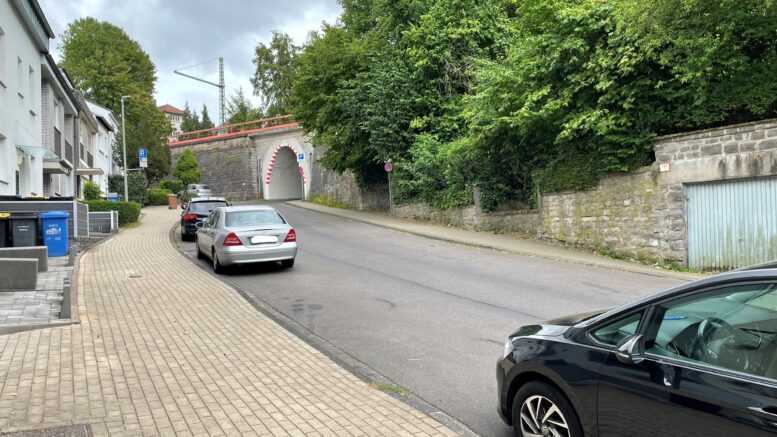 Elberfelder Straße mit Regiobahnbrücke