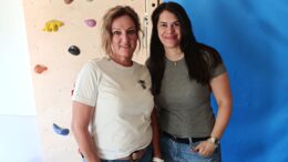 Paola Bellino (Leiterin der Kita Obschwarzbach) Rechts: Vanessa Witte (Leiterin der Kita Rappelkiste)