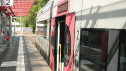 Regiobahn im Bahnhof
