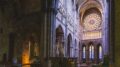 Innenraum einer gothischen Kathedrale
