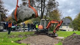 Felsbrocken komt auf die Wiese neben der Goldberger Mühle